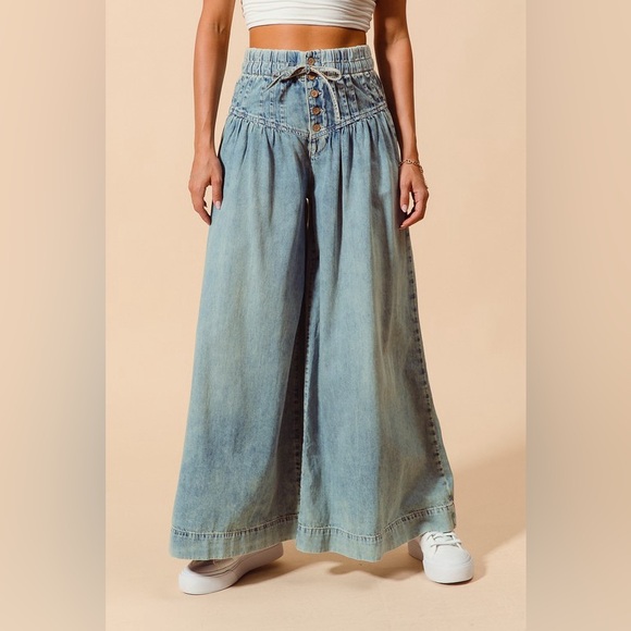 Light wash wood button drawstring waist wide leg flare boho bohemian jeans - Picture 6 of 8